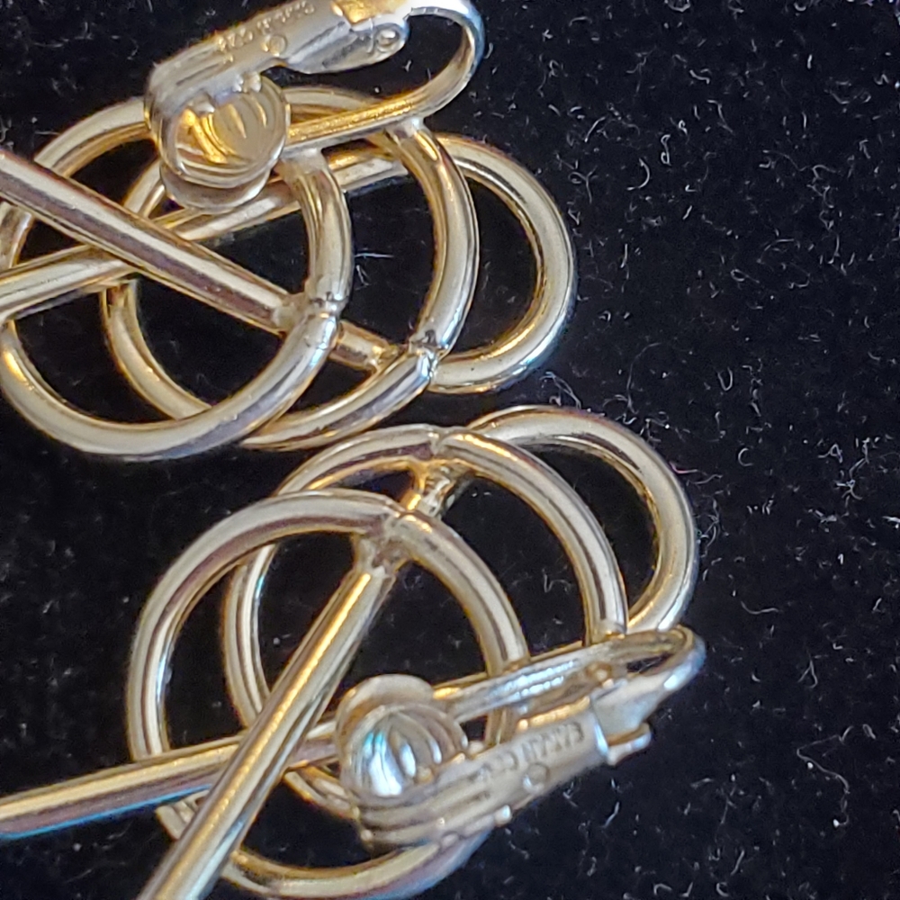 Sarah Coventry goldtone clip on earrings - Picture 2 of 6